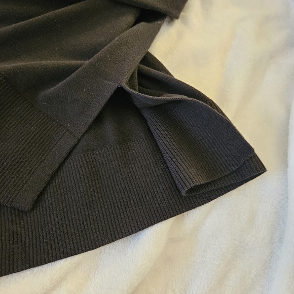 NWOT Tommy Hilfiger V-neck Knit Sweater - Picture 5 of 10